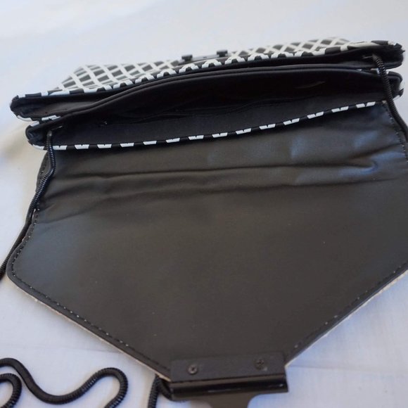 $90 WITCHERY black/white RATTAN CLUTCH snake chain shoulder CROSS-BODY handbag ♡ - Picture 9 of 10
